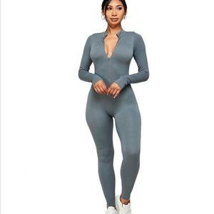 FULL BASIC SEAMLESS JUMPSUIT WITH HALF CENTER ZIP